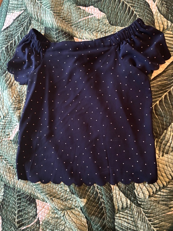 Elle navy polka dot top sz xs