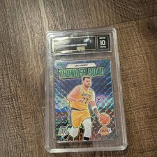 2024-25 Panini Mosaic Green Prizm Thunder Road Luka Dončić #7 GMA 10