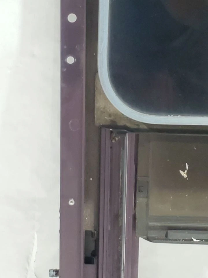 2000 2006 Chevrolet Tahoe OEM Complete Sunroof Glass Minor Damage  - Image 4 of 4