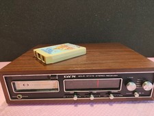 Riproduttore Stereo8 con sintonizzatore