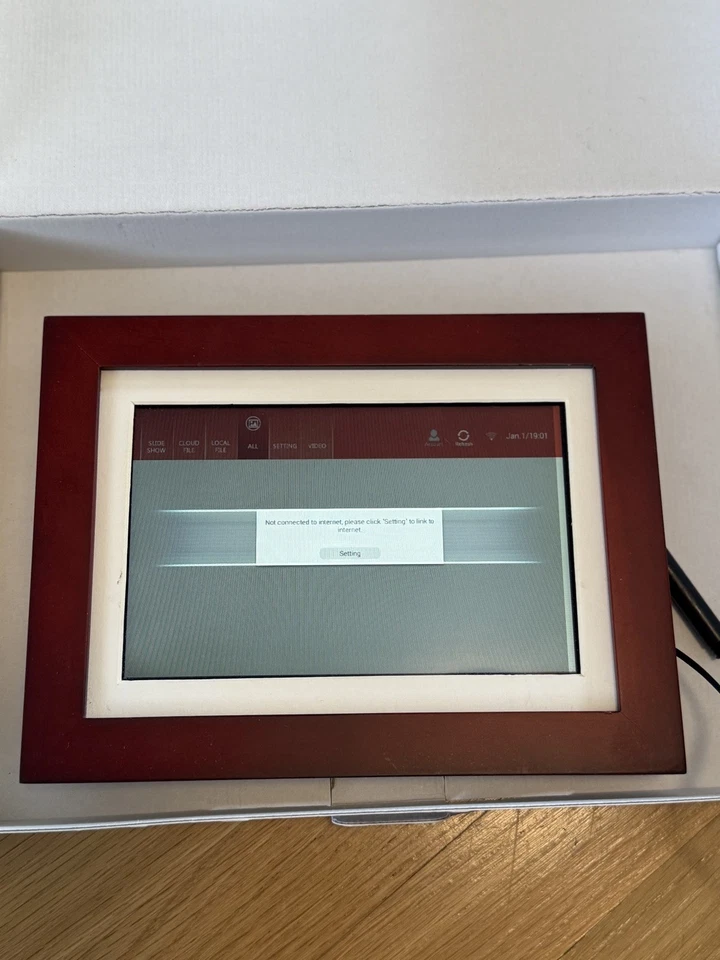 Aluratek Eco4Life 8-inch WiFi Digital Photo Frame Solid Dark Wood - Image 2 of 4