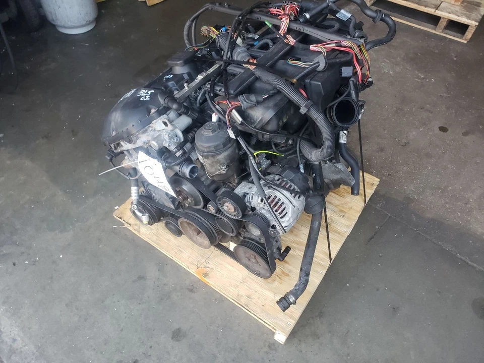 M54B25 Engine with Accessories - 2001 BMW 325CI Manual 2.5L 275000 kms 01-02 OEM - Image 2 of 4