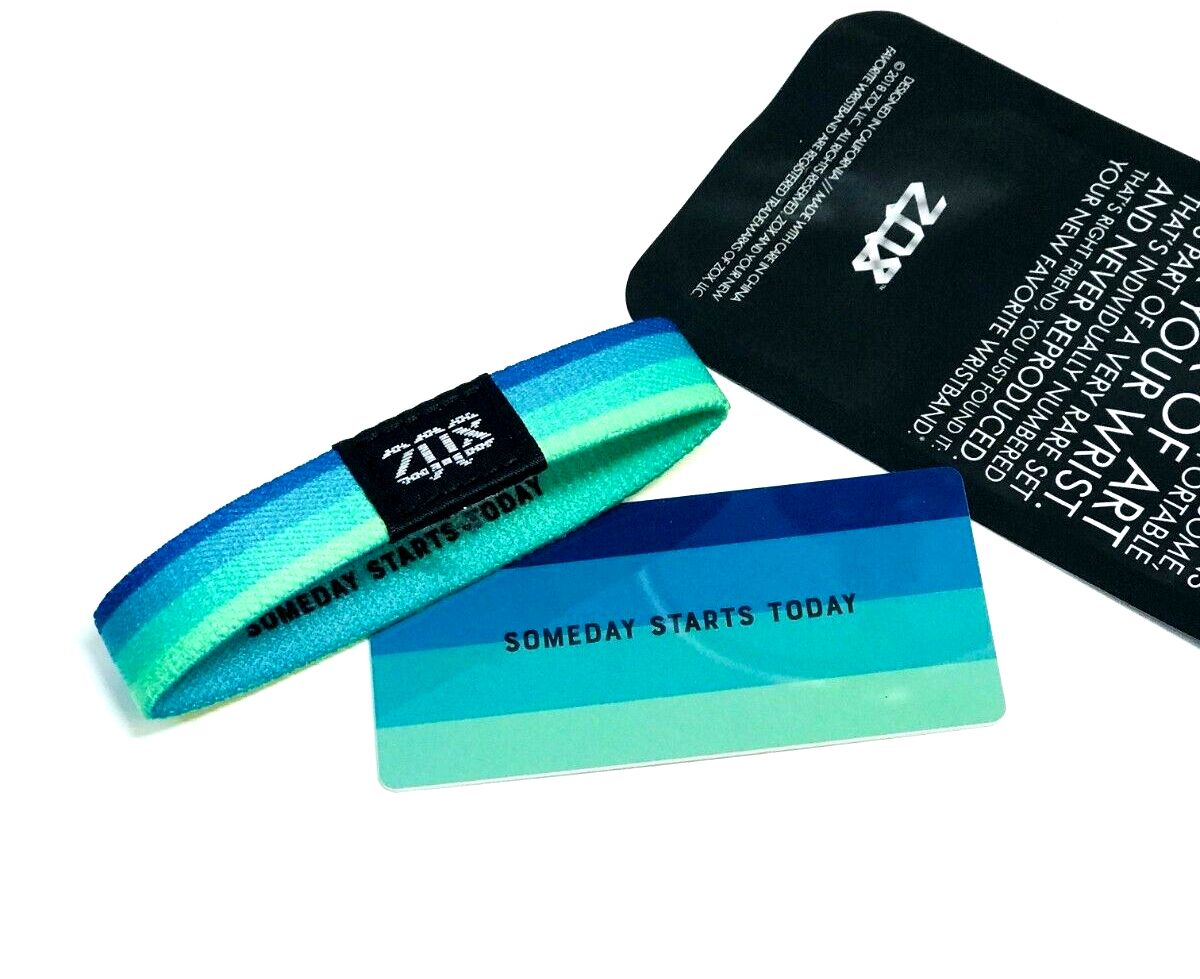 V着用　【A BIT MOR】Hologram Bracelet Qoo10] A BIT MOR Hologram Bracelet BT : 腕時計・アクセサリー