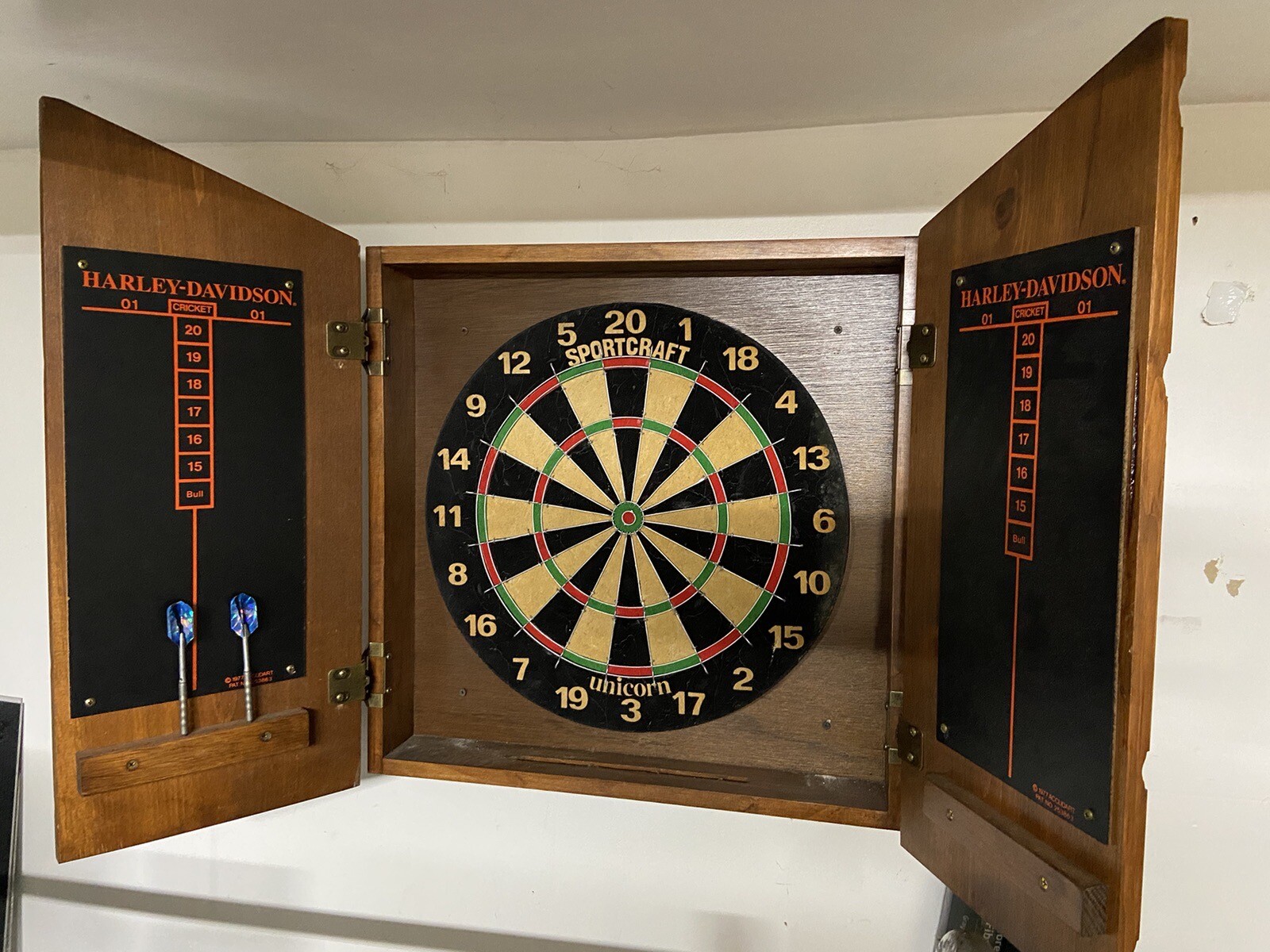 ダーツボード HARLEY-DAVIDSON Oil Can Cabinet H-D Genuine Oil Can Dartboard Cabinet Kit | Harley-Davidson USA