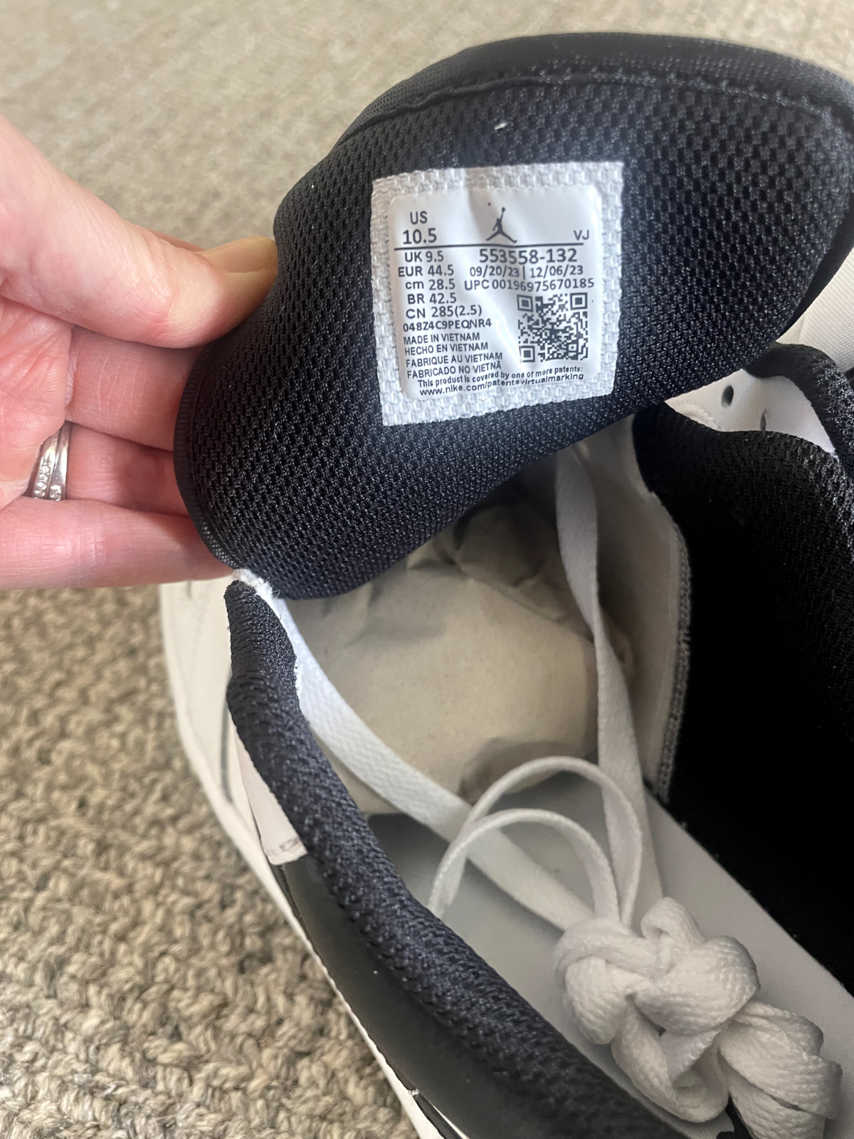 Nike Air Jordan 1 Low SE Men's 10.5 US White w Black Trim, New Nike Air Jordan 1 thumbnail 2