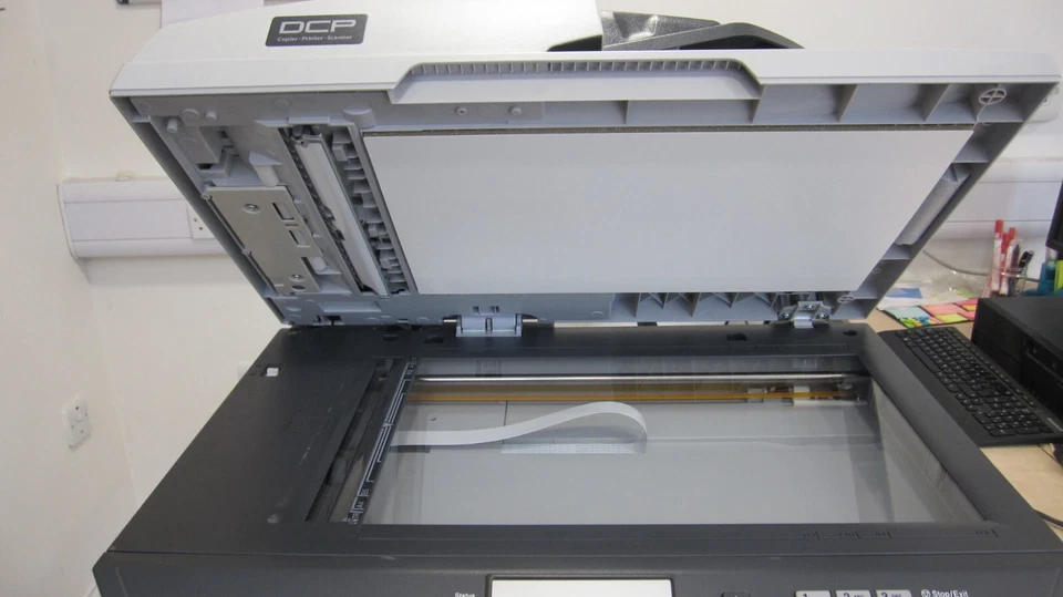 BROTHER DCP-8085DN - MONOCHROME LASER MULTIFUNCTION PRINTER -  £125 + VAT - Image 3 of 4