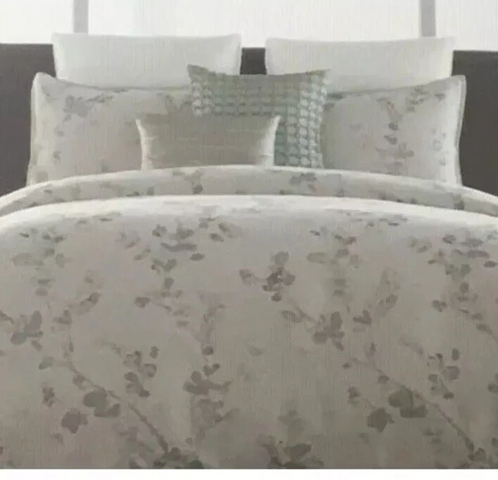 Vera Wang Floral Shadow King Duvet Cover +Two King Shams. Brand New! - Image 3 of 4