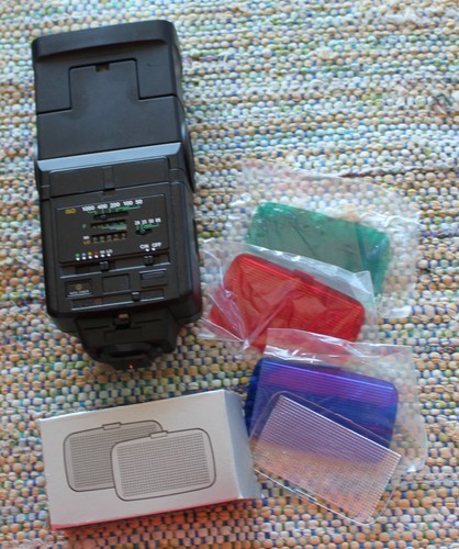 Achiever 632T Auto Thyristor Camera Flash & 3 Colored Filters & wide-angle diffu - Picture 2 of 4