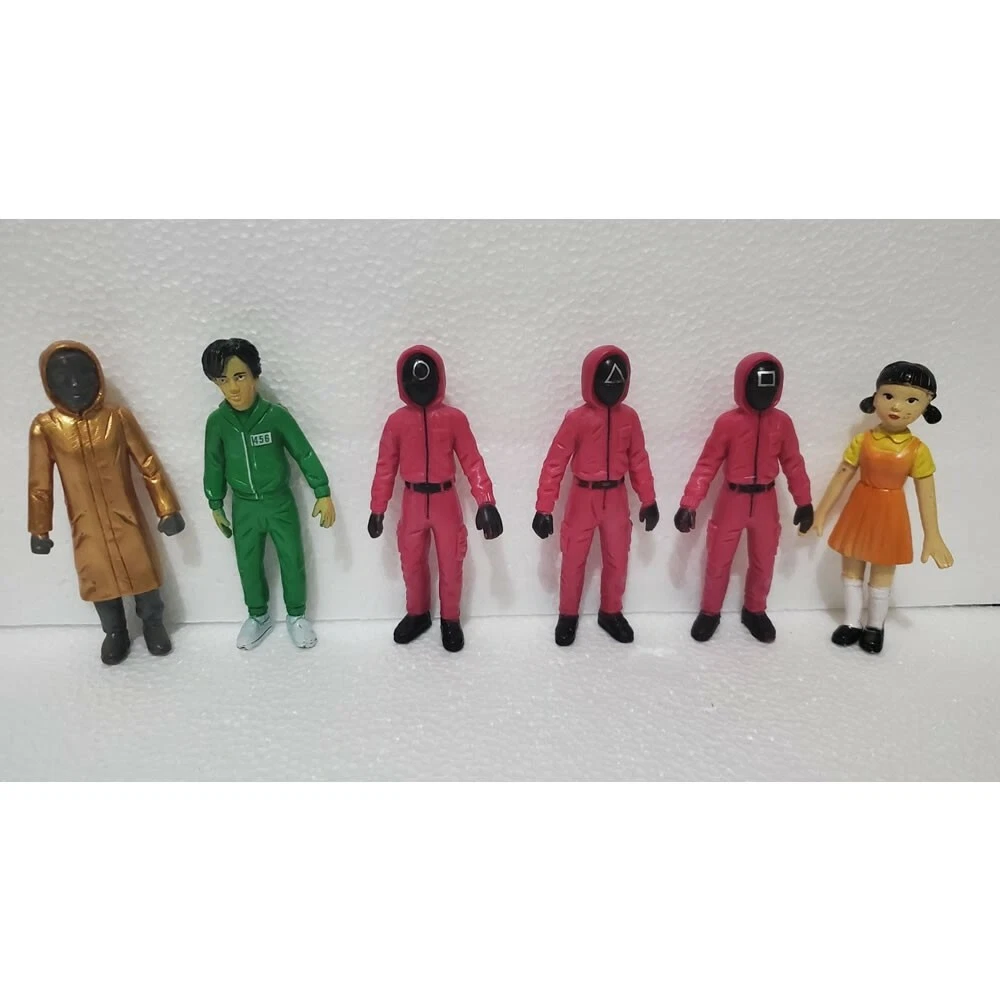 Squid Game Room Docoration Statues with Action Figures Keychain