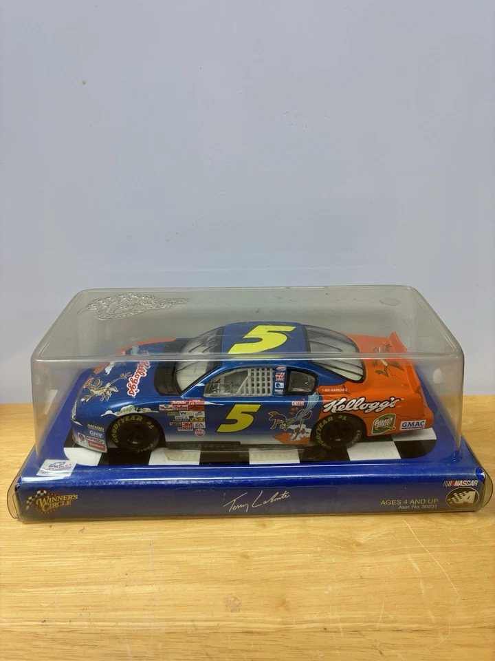 Winners Circle 2002 Terry Labonte #5 Kellogg's Looney Tunes Diecast 1:24 Scale - Image 2 of 4