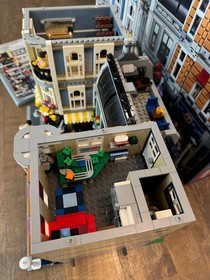 Lego Assembly Square Creator Expert Modular 10255 Complete W Box + Instructions