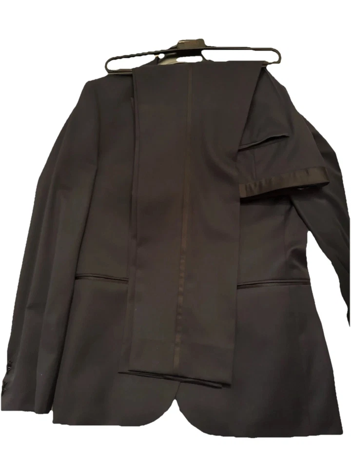Tuxedo. Boss. Hugo Boss Tuxedo. Worn Once - Image 3 of 4
