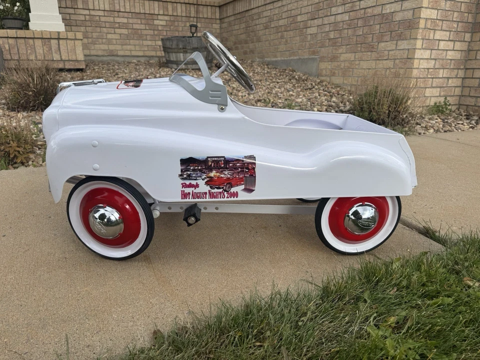 Raley's Hot August Nights 2000 Pedal Car Limited Edition 1:24 with Box - Image 3 of 4