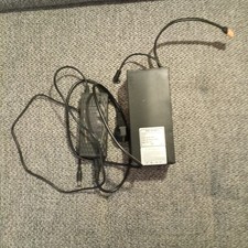 Li-Ion AKKU 36V mit Ladegerät. über 5 Ah Restkapazität geprüft