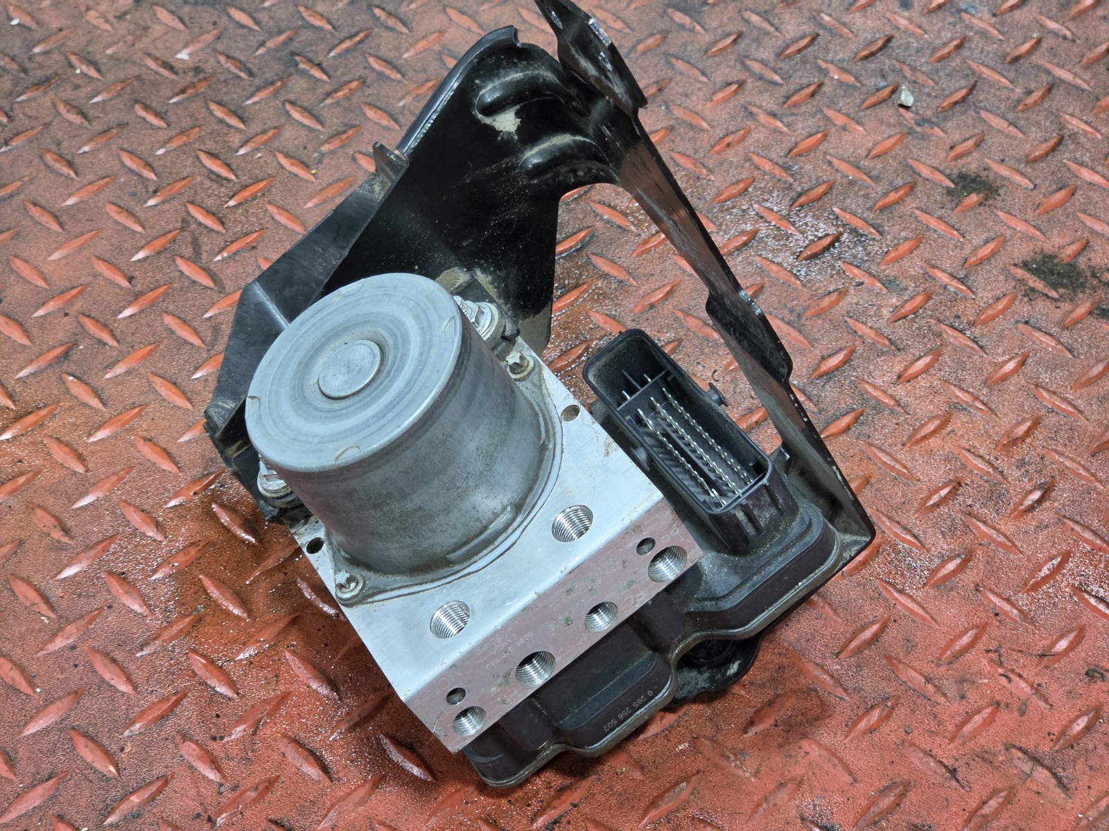2017-2024 Maserati Quattroporte Anti-Lock Brake ABS Pump Control Module OEM