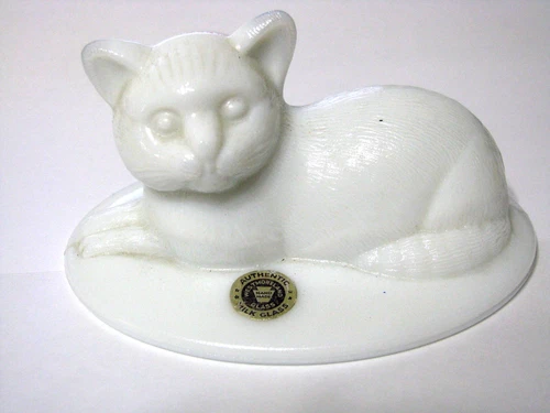 Vintage Westmoreland Milk Glass Resting Cat Lid for Bowl-Lid Ony