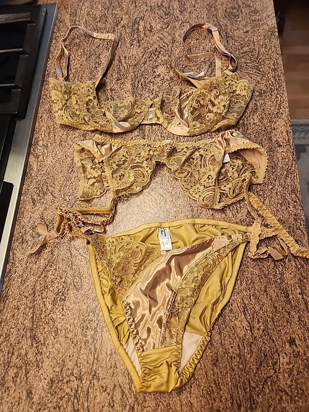 Ensemble culotte porte gorge Christian Dior vintage 36C dentelle satin doré brillant neuf sans étiquette