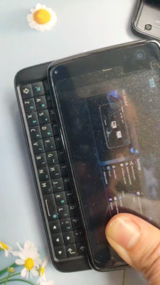 ナオ/3 9/10 N E W Nokia N900 - 32 GB - Black (Unlocked) 3G with a pen