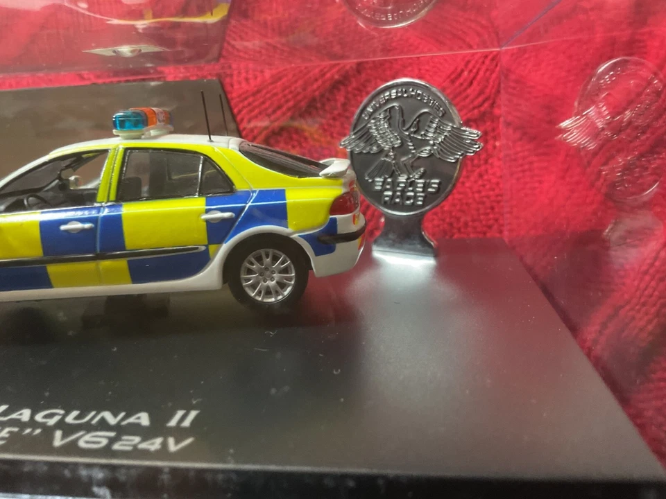 Universal Hobbies - Renault Laguna II Dynamique V6 24v - (Police Car) - Image 4 of 4