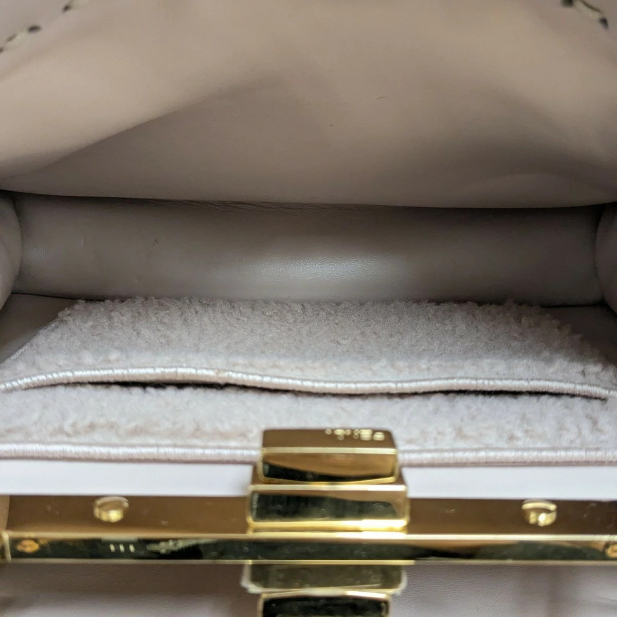 Fendi peekaboo small shearling bag beige image 9