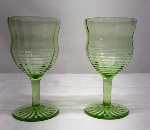 Pair Of Anchor Hocking Glass CIRCLE Green Stemmed Wine Goblet Glass