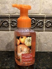 BATH  BODY WORKS WHITE BARN GENTLE FOAMING HAND SOAP "SWEET CINNAMON PUMPKIN"