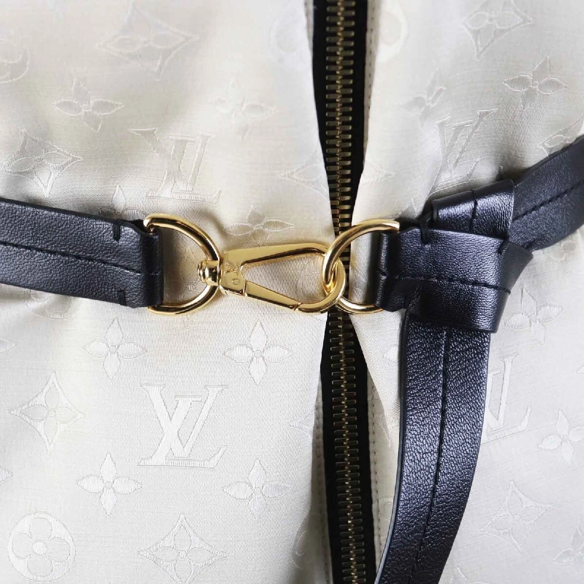 LOUIS VUITTON（LV） Piumino monogramma LOUIS VUITTON con cintura in pelle beige oro ferramenta 36