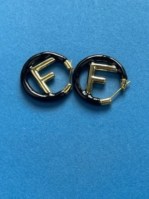 Orecchini a cerchio Fendi donna placcati oro con logo F disegnati neri