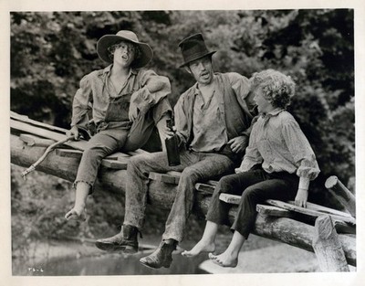 Jeff East, Warren Oates, Johnny Whitaker in Tom Sawyer (1973)   Photo 1270K