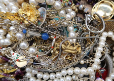 Lot bijoux 1 lb - tous intacts, portables, succession, vintage à moderne - Lot