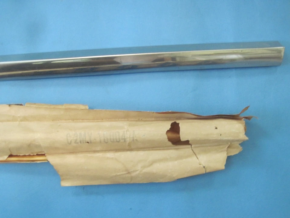 Moldura de guardabarros izquierdo Mercury Monterey 1962 NOS C2MY-16004-A Foto 3 de 3