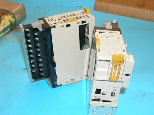 OMRON Sysmac CJ Series PLC I/O Module - 16 Outputs, 500 mA Output Current, 