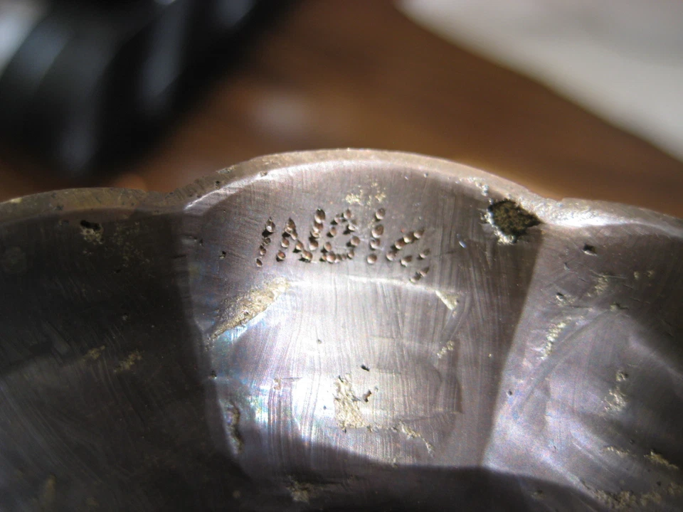 ANTIGUO JARRÓN INDIA PERSEGUIDO Y PINTADO A MANO FORMA RARA LATÓN BRONCE, 8" DE ALTO Foto 2 de 4