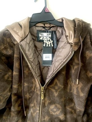 MINK HOODED JACKET (BROWN) Plush with Logo Pattern Allover Medium