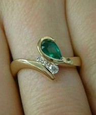 2Ct Pear Cut Simulated Green Emerald Women's Band Ring In 14k Yellow Gold Plated