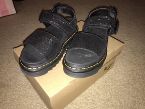 dr martens sandals size 6