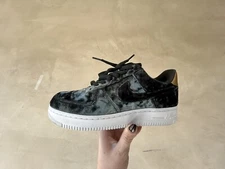 VELVET NIKE AIR FORCE 1 - Only Worn ONCE - PERFECT CONDITION Size 6.5 Womens