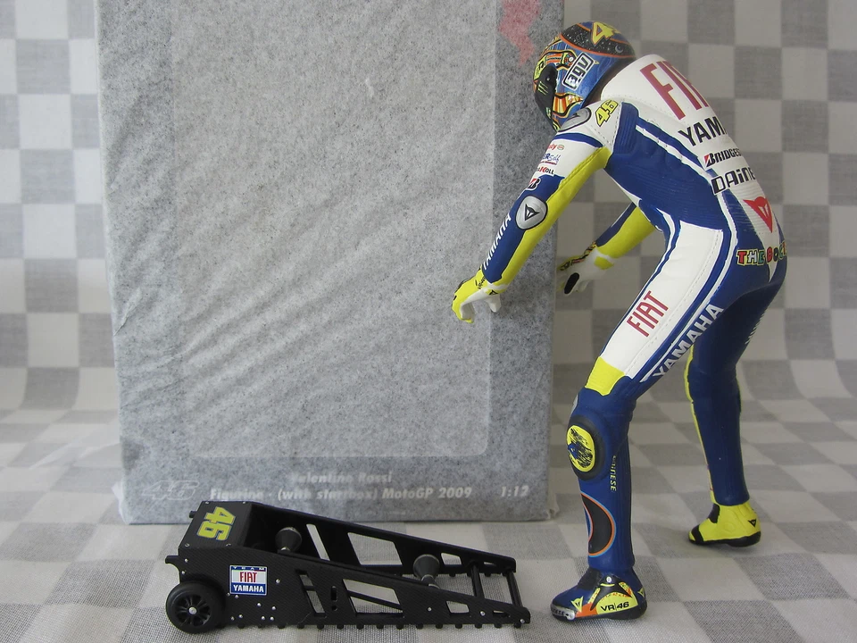 1/12 MINICHAMPS 312 090046 ROSSI FIAT YAMAHA START BOX FIGURE MOTO GP 2009 - Image 2 of 4