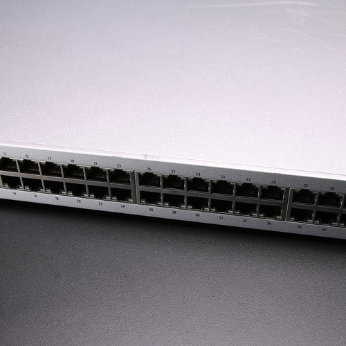 Ubiquiti UniFiSwitch US-48-500W Managed PoE+ Switch // 48x GbE , 2x SFP+, 1x SFP - Photo 6/7