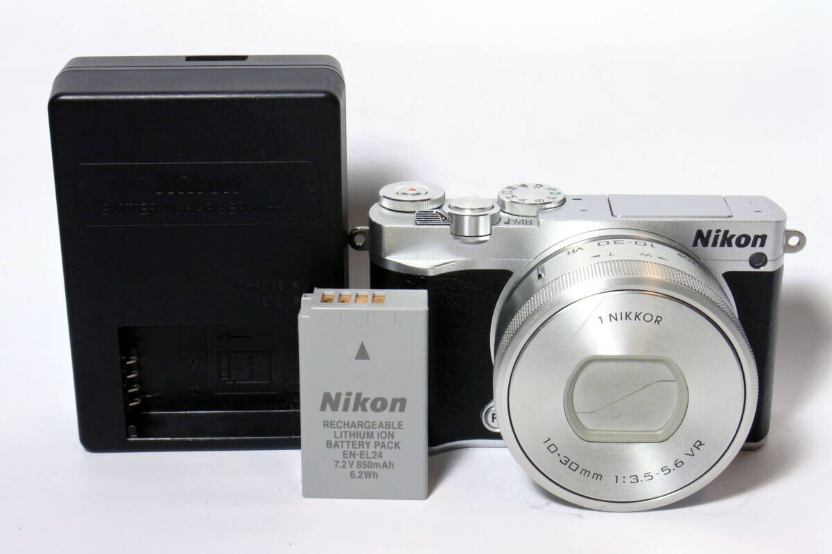 Near MINT] Nikon J5 Digital Camera Silver w/battery