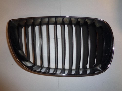 BMW 1 E87 118d Gitter Grill Stoßstange vorne rechts Bj.04-13 / 7077130