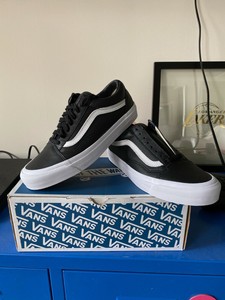 vans vault all white