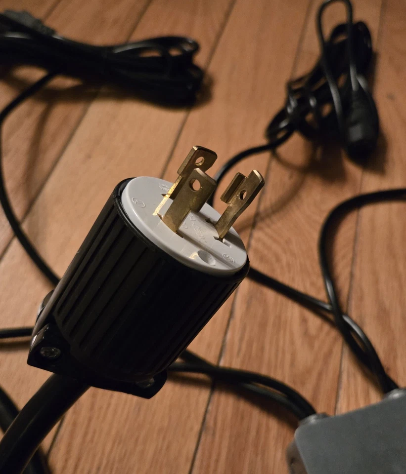 Crypto Mining - 240V 30A PDU with 4 x C13 Cables - Image 2 of 4