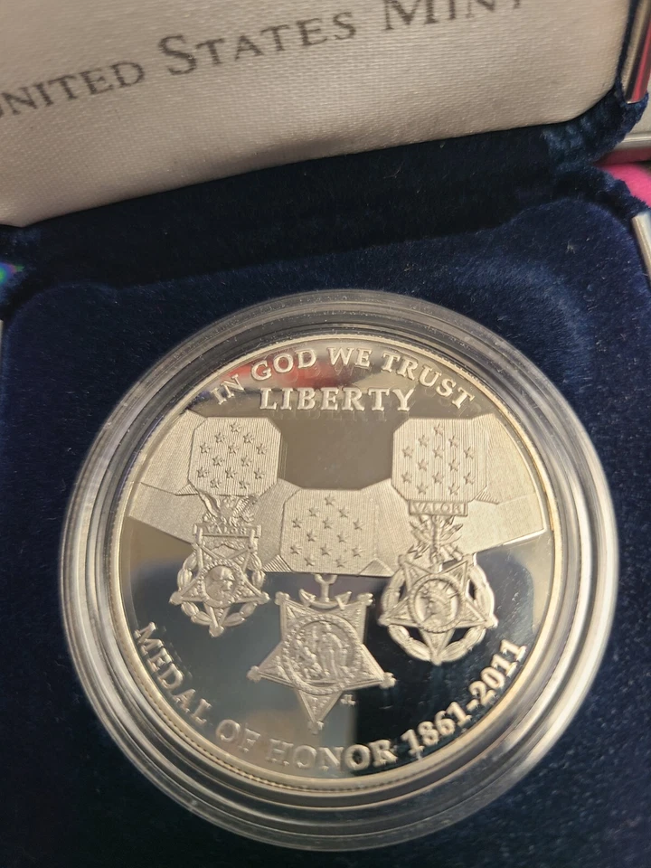 2011 Medal Of Honor Commemorative Proof Silver Dollar - Image 2 of 4