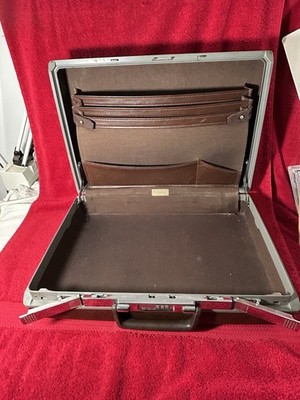 Vintage Samsonite  CLASSIC 100 Combination Lock Hardshell Briefcase 18 x 13 x 5