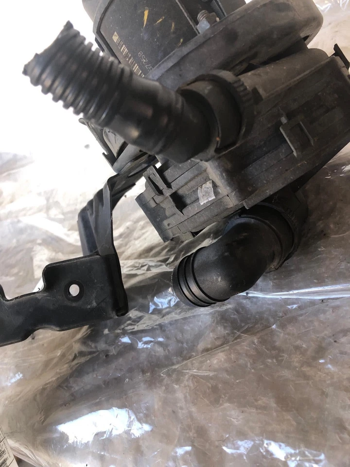 VOLKSWAGEN PASSAT 1997-2000 inyección de aire bomba secundaria emisión de smog sedán Foto 2 de 4