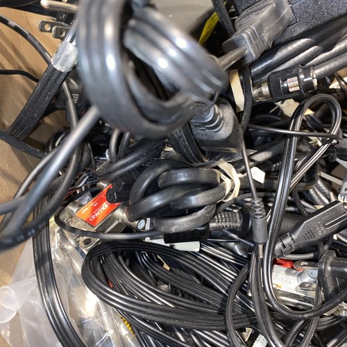 Cables, Cords, Power, AV, Coax, HDMI, etc - huge lot LARGE flat rate box full - Afbeelding 4 van 12