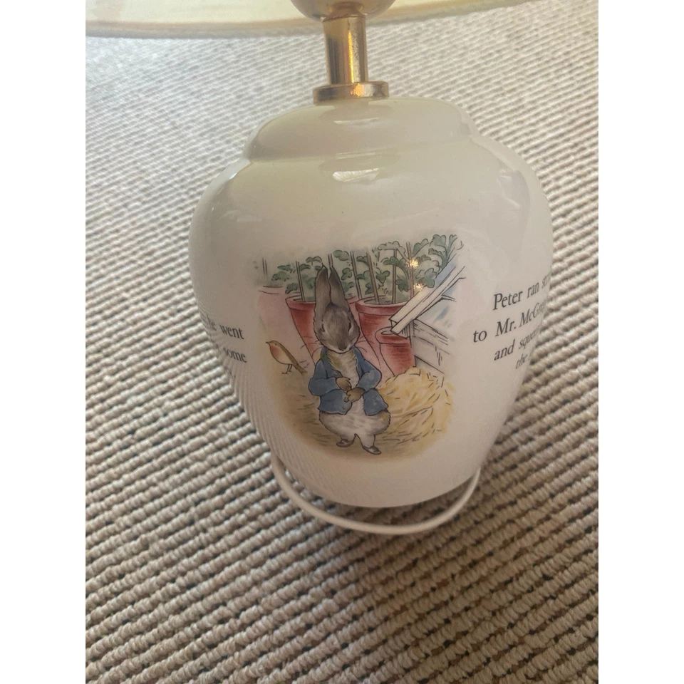 LÁMPARA DE NOCHE DE COLECCIÓN WEDGWOOD BEATRIX POTTER PETER RABBIT CON PANTALLA Foto 2 de 4