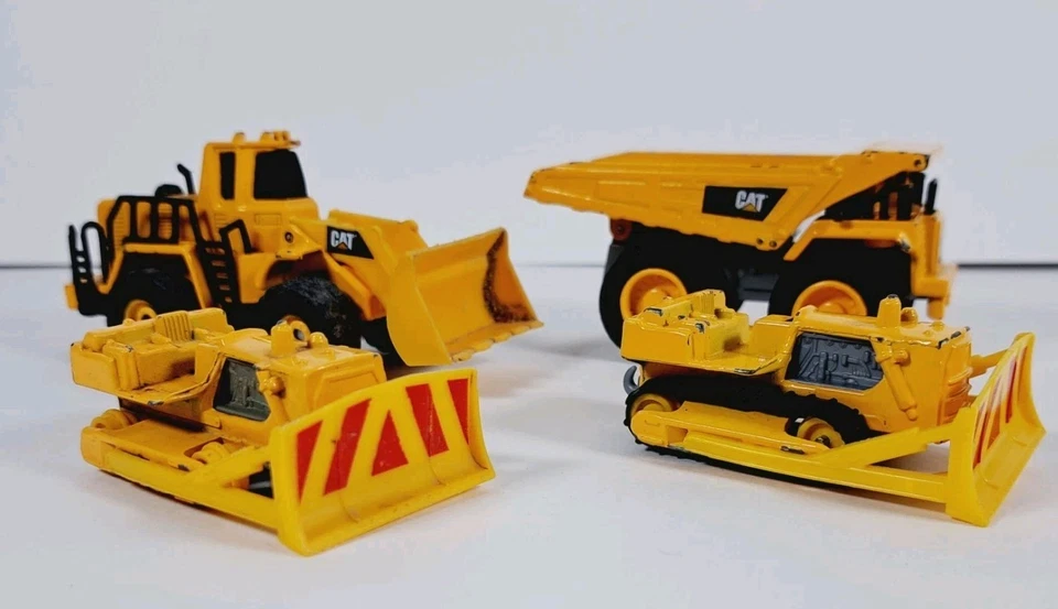 Mixed Lot Of 4 Vintage 1979/2019 Metal Caterpillar Front End Loader & Bulldozer - Image 2 of 4