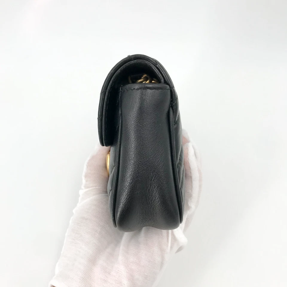 Bolsa corrente Gucci Mini Marmont ouro preto fecho lagosta 6,30 x 3,94 x 1,77 - Imagem 2 de 4